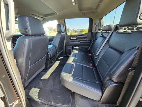 Used 2025 GMC Sierra 1500 SLT RWD image 18