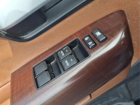 Used 2016 Toyota Sequoia Platinum image 16