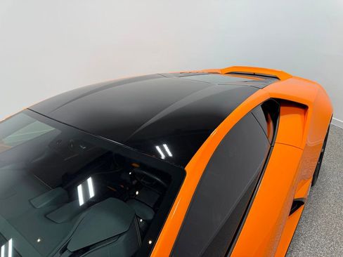 Used 2021 Lamborghini Huracan EVO image 10