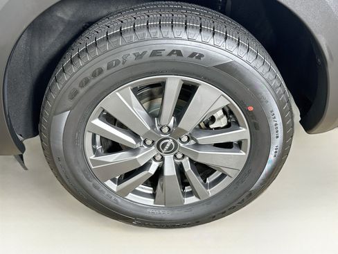 Used 2025 Nissan Pathfinder SV AWD/4WD image 11