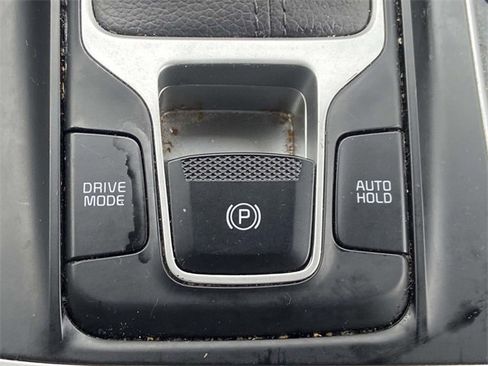 Used 2023 Kia Carnival LX image 25