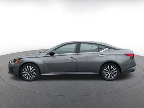 Used 2025 Nissan Altima 2.5 SV image 9