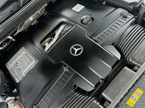 Used 2024 Mercedes-Benz GLS 580 4MATIC w/ E-Active Body Control Package image 32