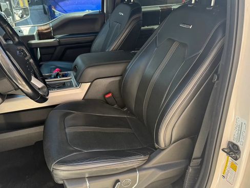 Used 2017 Ford F150 Platinum w/ Equipment Group 701A Luxury AWD/4WD image 12
