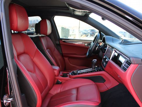 Certified 2024 Porsche Macan S image 26