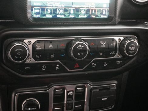 Certified 2019 Jeep Wrangler Unlimited Sahara image 27