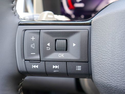 New 2026 Nissan Pathfinder SL FWD image 10