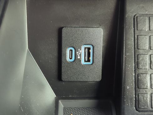 Used 2022 Ford F150 Raptor w/ Equipment Group 801A High AWD/4WD image 21