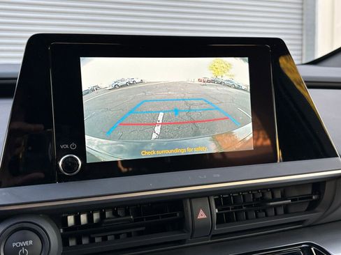 Used 2025 Toyota Prius LE image 17