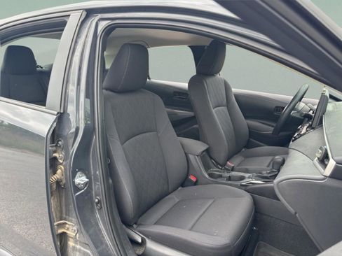 Used 2025 Toyota Corolla LE FWD image 30