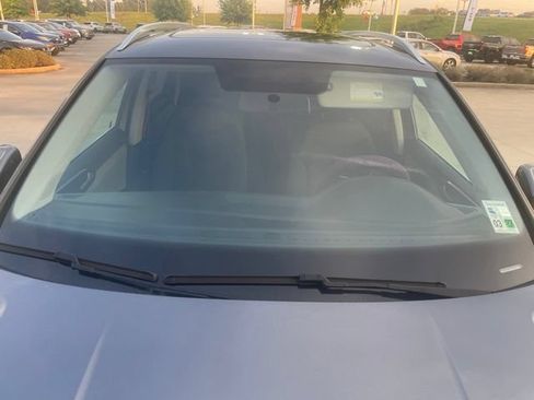 Used 2022 Volkswagen Taos SE w/ Panoramic Sunroof Package FWD image 7