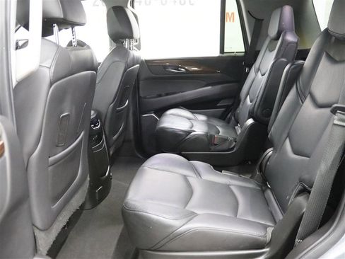 Used 2019 Cadillac Escalade Luxury image 13