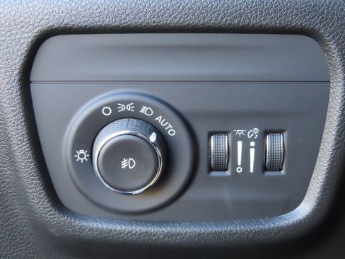 Used 2022 Jeep Grand Cherokee L Limited image 19