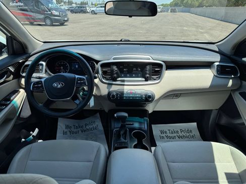 Used 2020 Kia Sorento LX FWD image 19