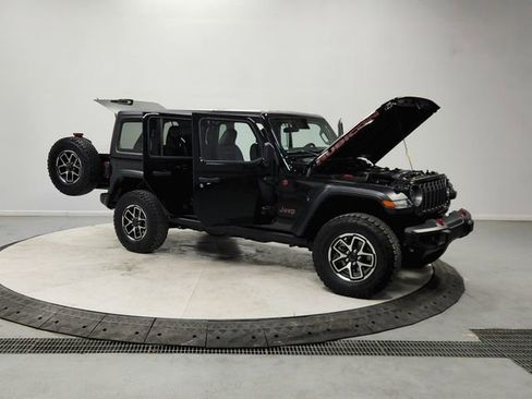 Used 2025 Jeep Wrangler Unlimited Rubicon image 9