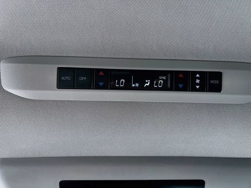 Used 2025 Toyota Sienna XLE w/ XLE Plus Package FWD image 24