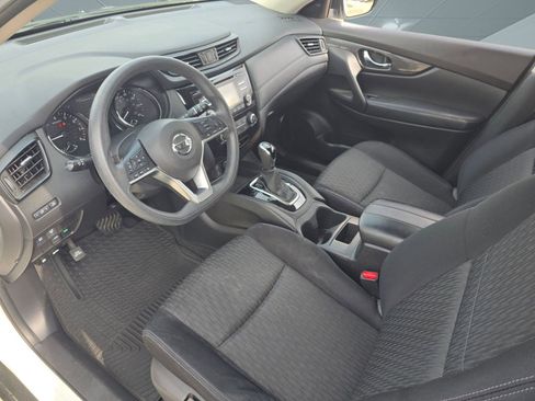 Used 2017 Nissan Rogue S w/ Appearance Package image 4