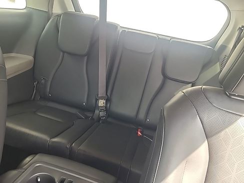 Used 2025 Kia Carnival FWD image 19