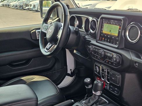 Used 2021 Jeep Wrangler Unlimited Rubicon w/ Dual Top Group AWD/4WD image 27