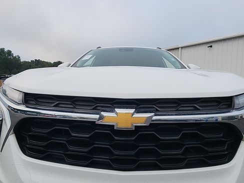 Used 2025 Chevrolet Trax LT FWD image 11