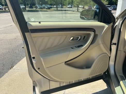 Used 2018 Ford Taurus Limited FWD image 15