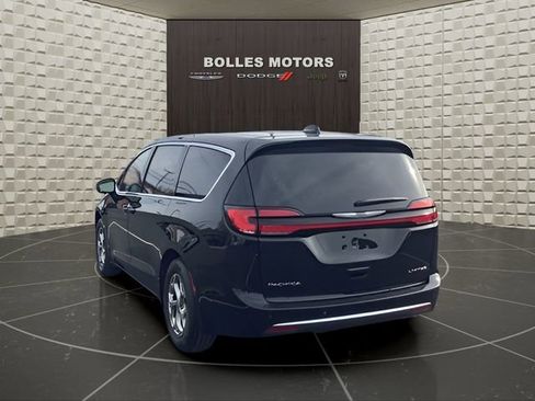 Certified 2024 Chrysler Pacifica Limited image 7