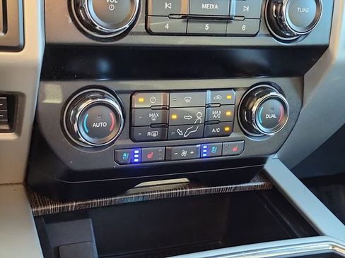 Used 2020 Ford F350 Lariat w/ Chrome Package AWD/4WD image 29