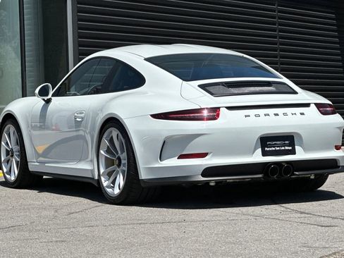Certified 2016 Porsche 911 R RWD image 3