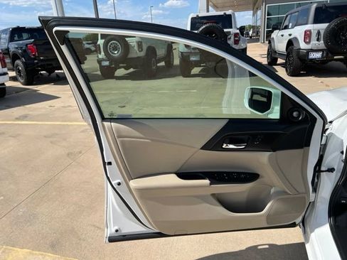 Used 2015 Honda Accord EX-L image 10