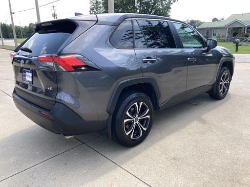 Used 2022 Toyota RAV4 LE FWD image 6