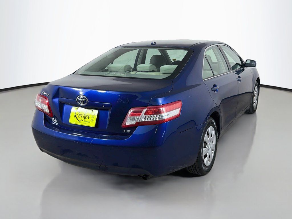 Used 2010 Toyota Camry LE FWD image 6