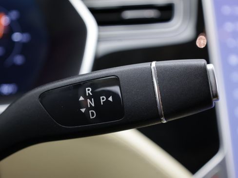 Used 2016 Tesla Model S 70 RWD image 19