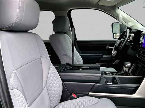 Used 2022 Toyota Tundra SR5 w/ SR5 Convenience Package AWD/4WD image 29
