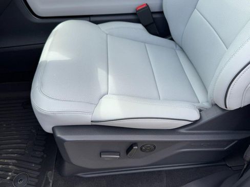 New 2026 Ford Expedition Max Platinum image 17