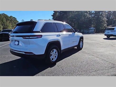 Used 2024 Jeep Grand Cherokee Laredo w/ Trailer Tow Package image 31