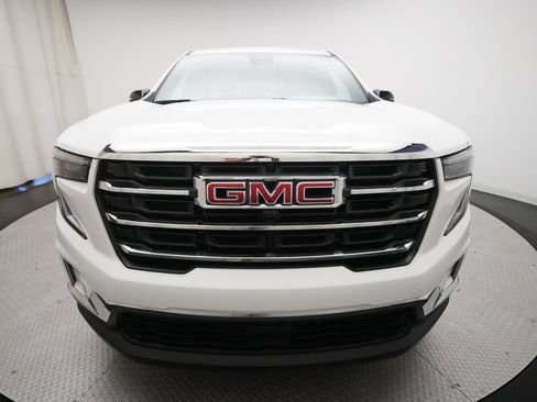 Used 2025 GMC Acadia Elevation w/ Elevation Premium Package AWD/4WD image 11