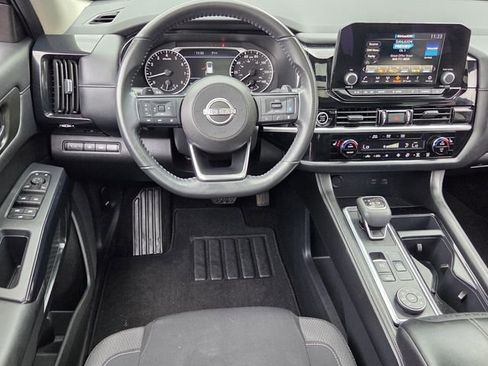 Used 2024 Nissan Pathfinder SV w/ SV Premium Package AWD/4WD image 11