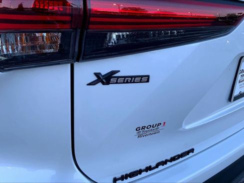 Used 2026 Toyota Highlander XLE image 30