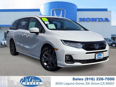 Certified 2026 Honda Odyssey Touring image 1