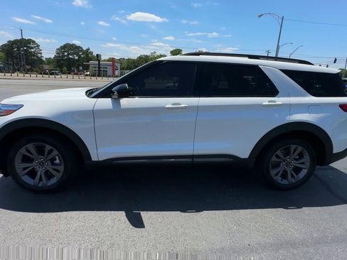 Used 2022 Ford Explorer XLT w/ Equipment Group 202A RWD image 5