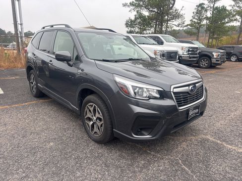 Used 2020 Subaru Forester Premium image 1