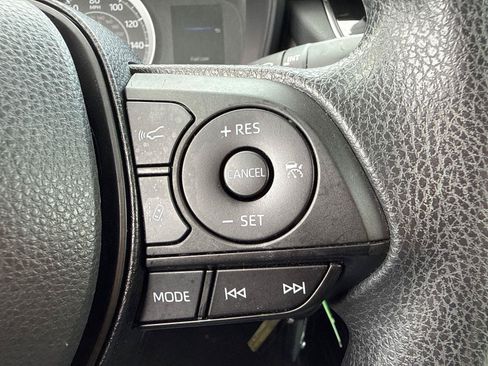Used 2022 Toyota Corolla LE FWD image 16