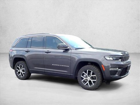Used 2024 Jeep Grand Cherokee Limited AWD/4WD image 15