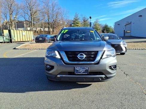 Used 2017 Nissan Pathfinder SL w/ SL Tech Package image 2