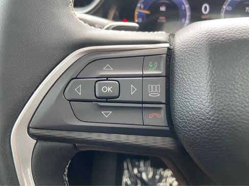 Used 2024 Jeep Grand Cherokee L Altitude AWD/4WD image 25