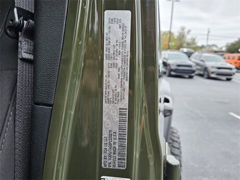 Used 2023 Jeep Gladiator Sport image 8