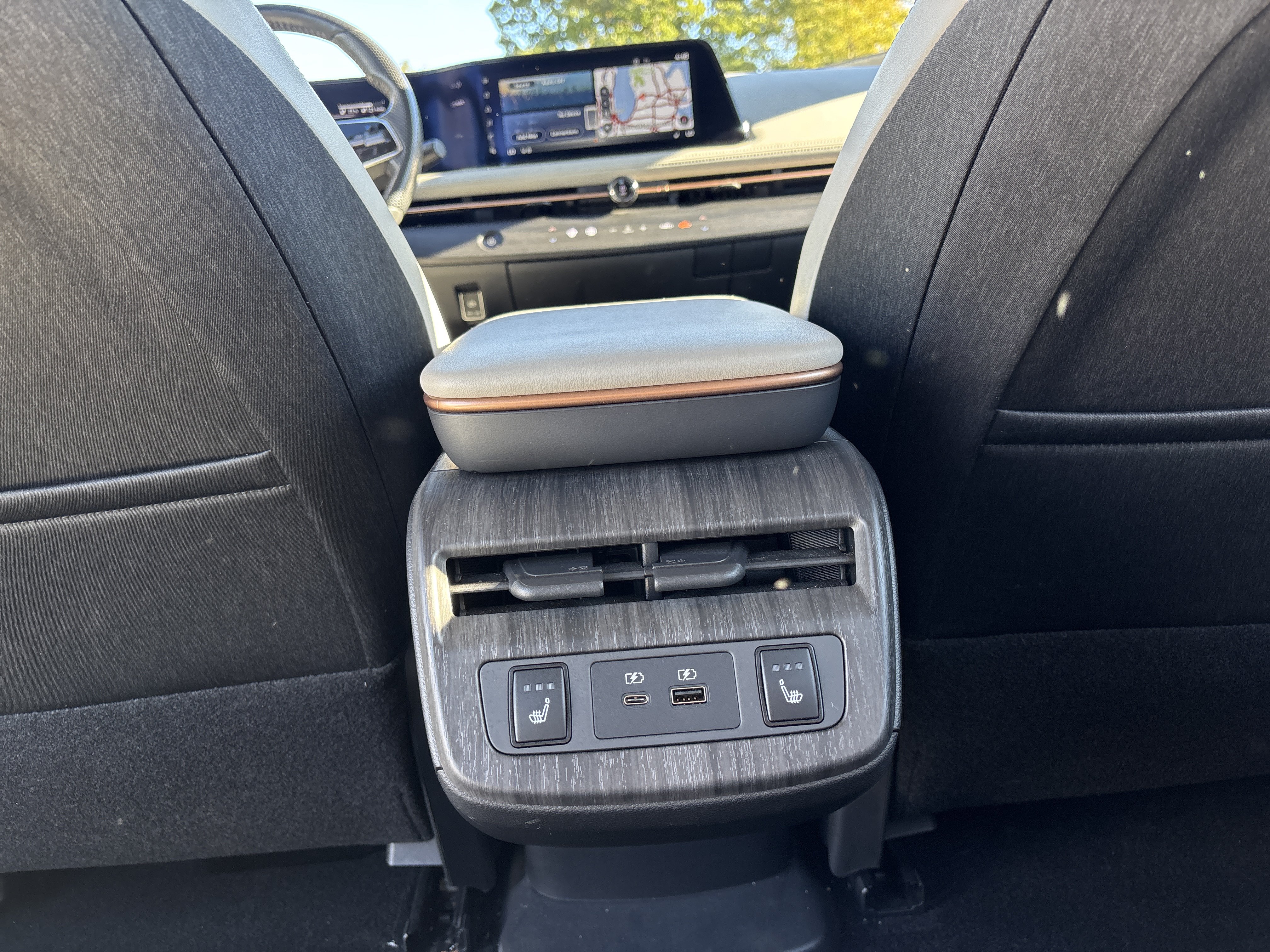 Used 2023 Nissan Ariya AWD image 18
