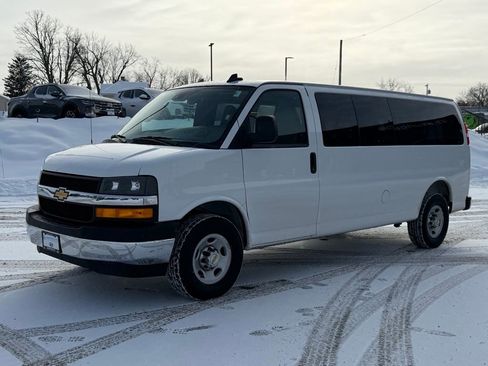 Used 2025 Chevrolet Express 3500 LT w/ LT Preferred Equipment Group image 3