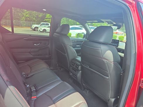 Used 2025 Honda Pilot Black Edition image 11