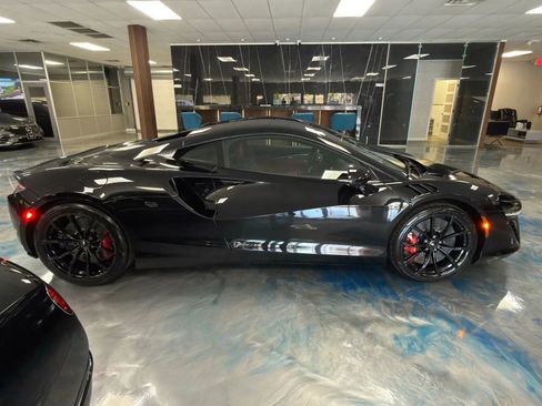 Used 2023 McLaren Artura RWD image 8